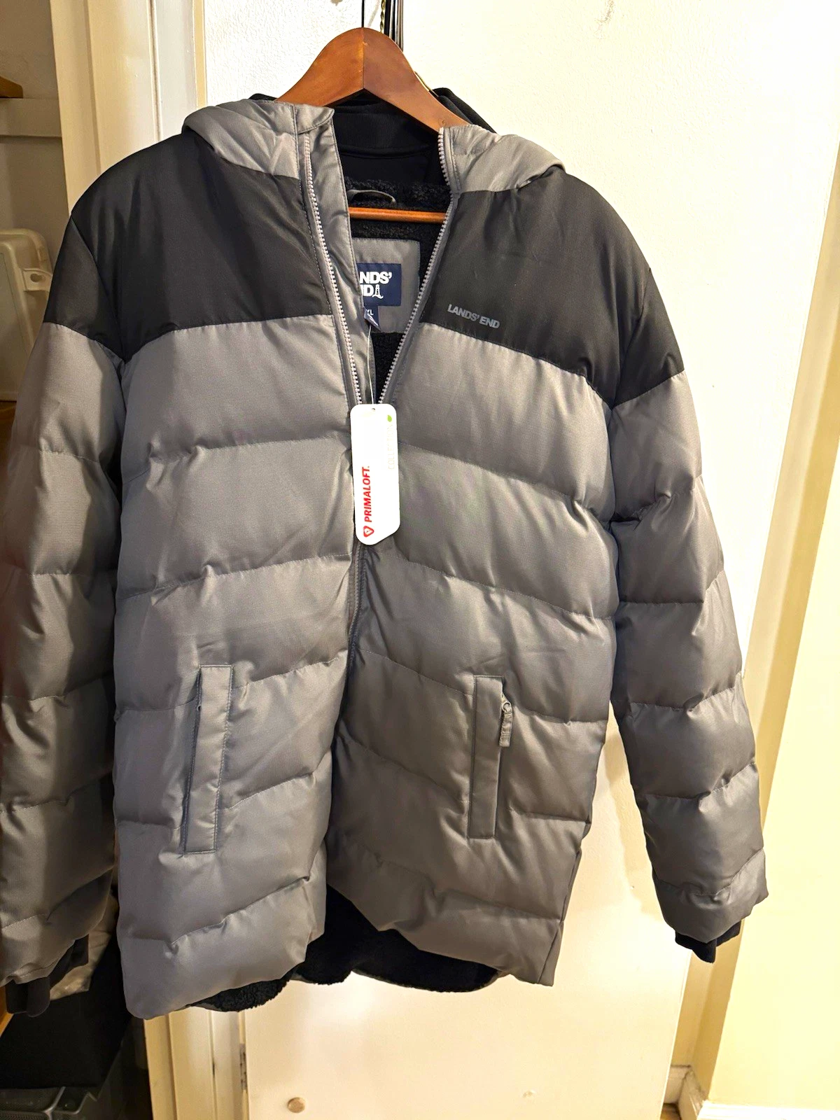 Lands' End Boy’s Colorblock Hooded Puffer Jacket Insulated Zip Pockets XL 18/20 - product detail image 1