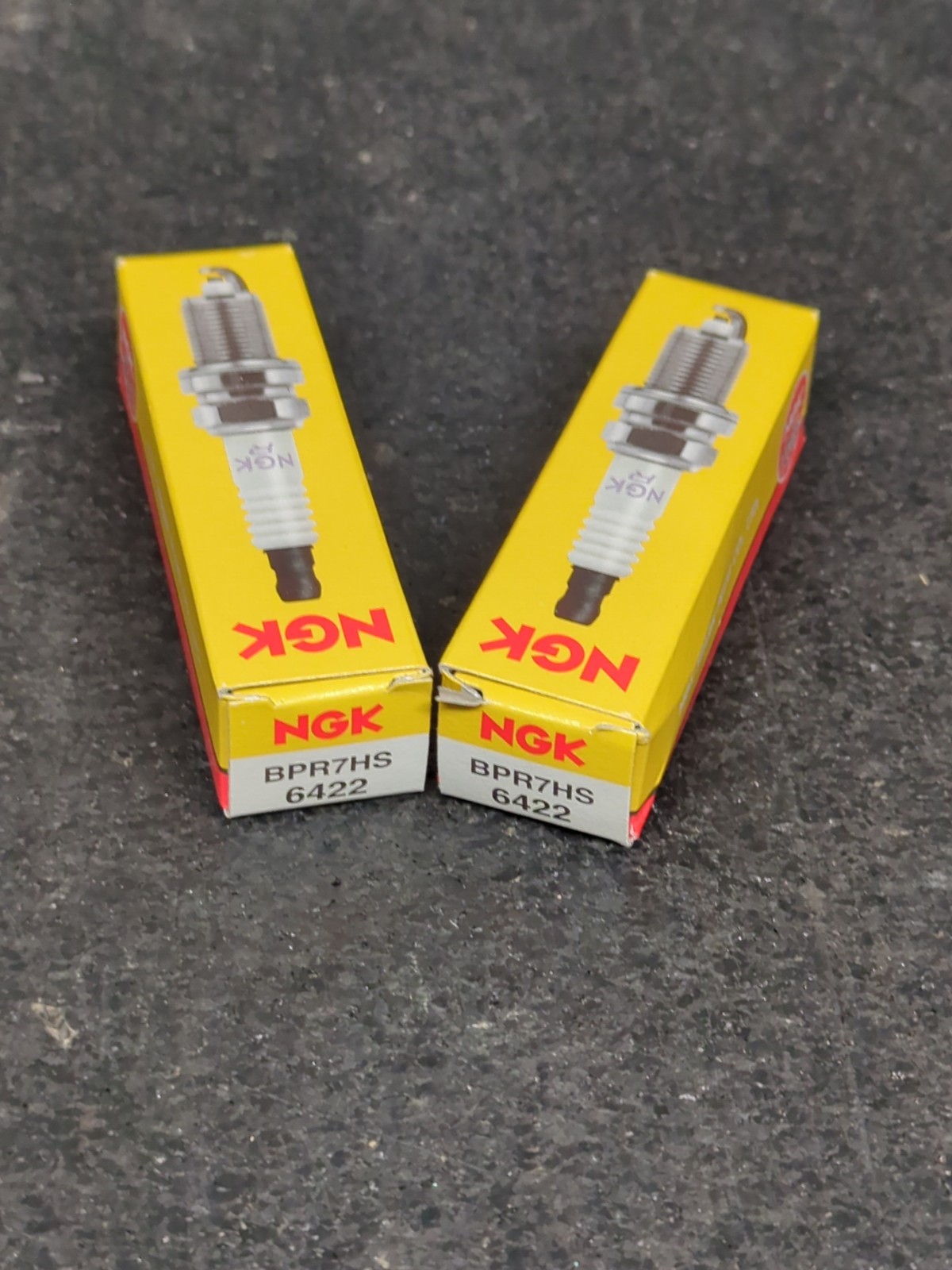 2Genuine OEM NGK BPR7HS 6422 Spark Plug