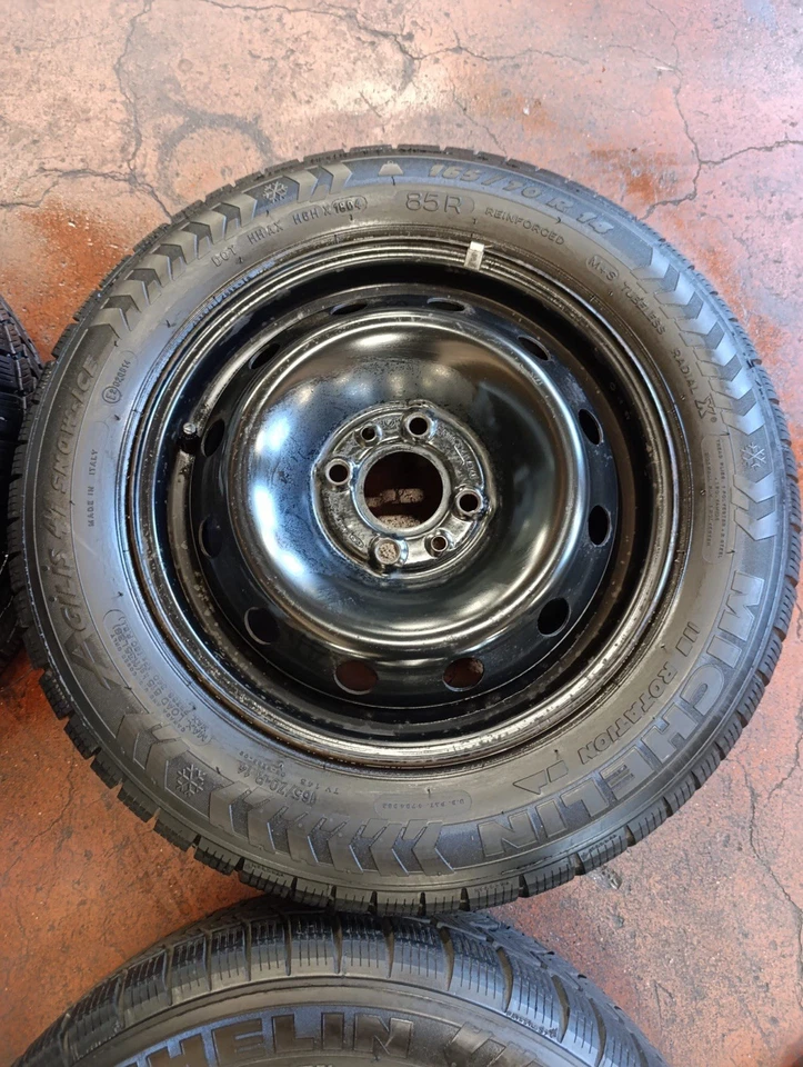 Set 4Pz Cerchi Neri 4 Fori 14 Pollici Piu Gomme 175/65R14 Michelin Integrate - Imagen 3 de 4