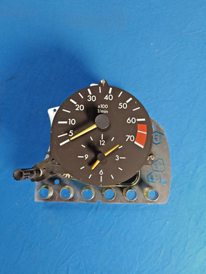 Mercedes W124 Drehzahlmesser mit Uhr A1245421116