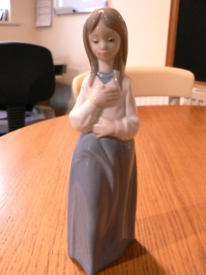 Eine schöne Lladro / NAO 1116 ''''WUNSCHDENKENDE'''' FIGUR.