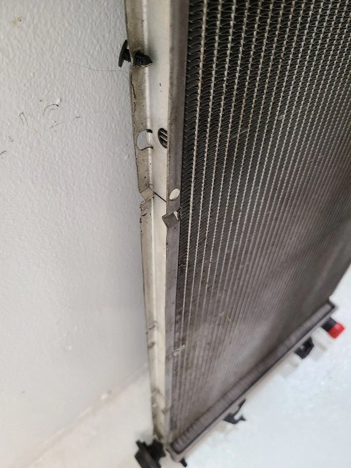 2010 - 2017 CHEVROLET EQUINOX Radiator Fits   Foto 3 de 4