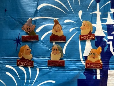SET 6 SCHNEEWEISSE ZWERGE COCA COLA ZWERGE PINS TRADING DISNEY