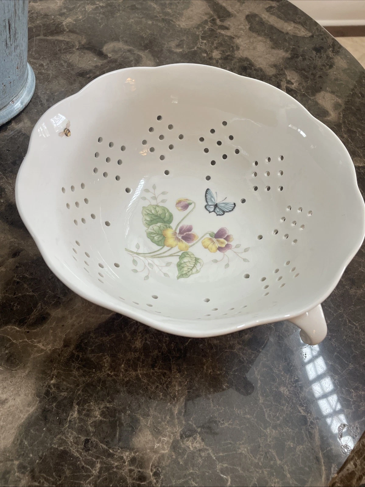 Lenox BUTTERFLY MEADOW By Louise Le Luyer 8.5" Colander Strainer Bowl Floral
Opens in a new window o