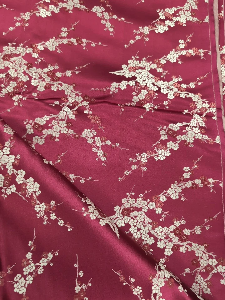 46 Anchos Vintage Satinado Tostado Flor de Cerezo Sobre Tela Roja 4 Yardas Brocado Damasco Foto 2 de 3