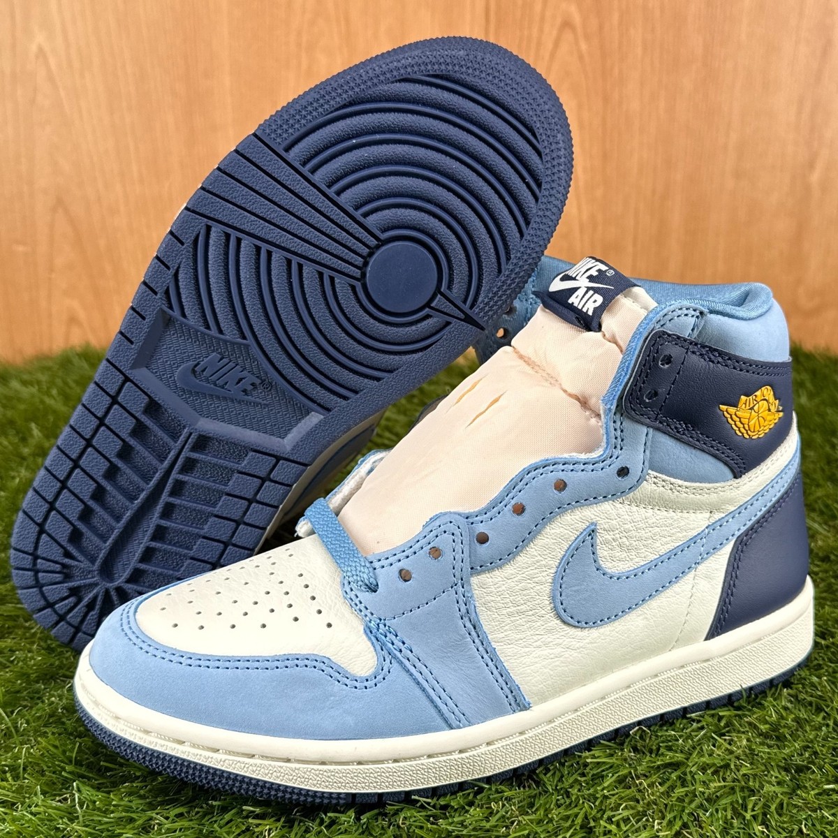 Nike Air Jordan 1 レトロHigh OG ・２７㎝ Air Jordan 1 Retro High OG First in Flight Sneakers FD2596-400
