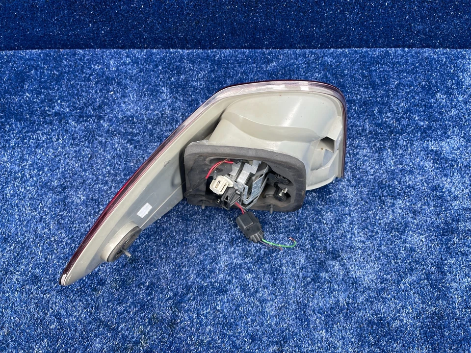 Lâmpada traseira direita 2009–2011 Mercedes-Benz ML350 ML500 ML550 fabricante de equipamento original - Imagem 3 de 4