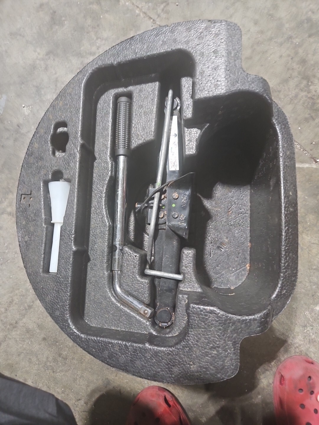 2014 MASERATI QUATTROPORTE EMERGENCY JACK TOOL KIT W/ FOAM HOLDER OEM 670004535