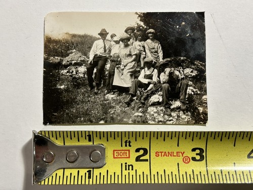 Vintage Photo Group Men Women Overalls Flat Cap Hat - Picture 2 of 2