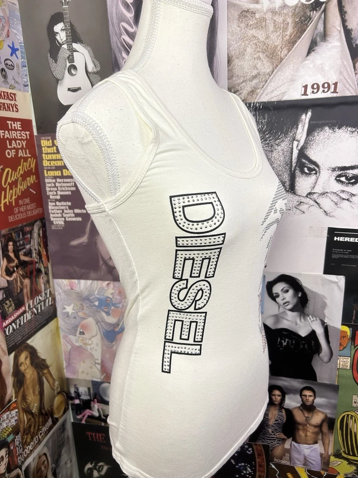 Camiseta sin mangas Y2K Diesel con tachuelas logotipo estampado facial blanca rosa grunge punk EU38/Pequeña Foto 3 de 4