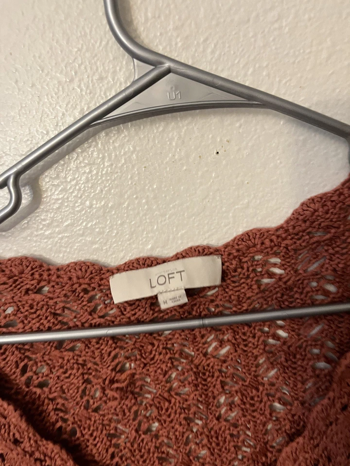 Suéter para mujer Ann Taylor LOFT cuello en V ganchillo pulóver salmón talla mediana Foto 2 de 4