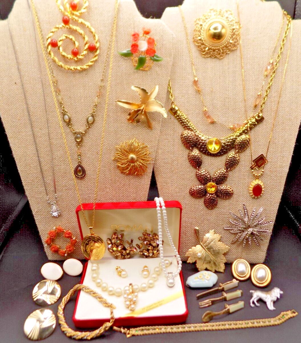 VINTAGE JEWELRY LOT Many Signed Necklaces Brooches Earrings
