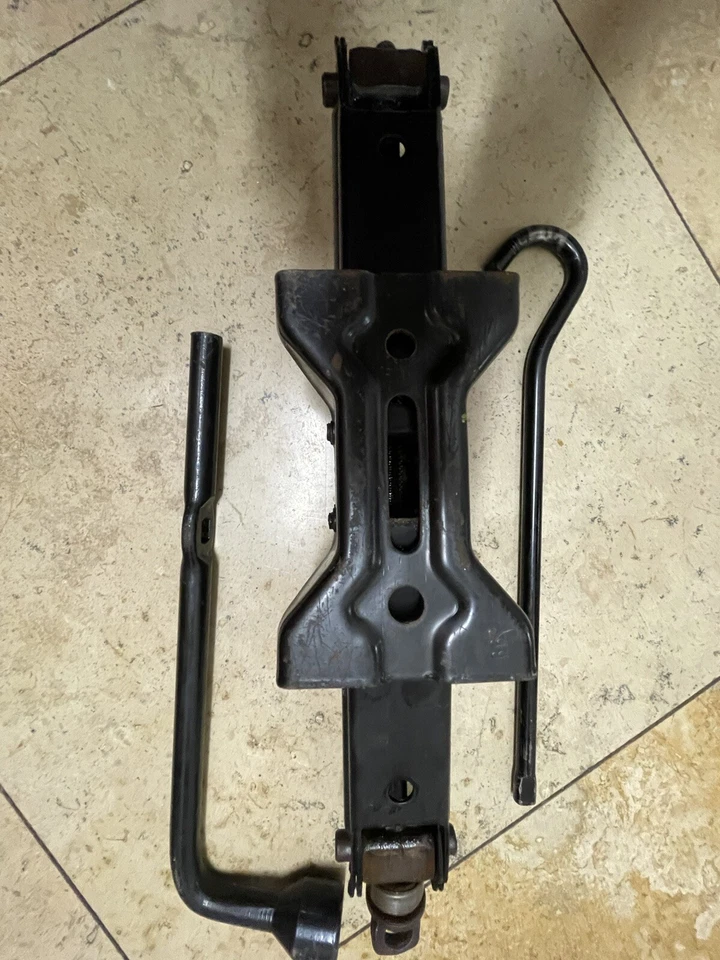 97-98-99-01-02-03 Acura CL 96-05 Honda Civic gato de neumático con herramientas OEM Foto 4 de 4