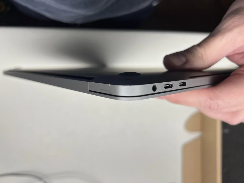 Apple MacBook Pro 15" 2018 · i7 · 16GB · 500GB, foto 4 de 5