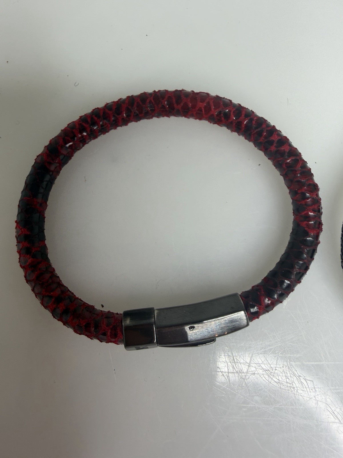 STINGRAY / PYTHON (5) LEATHER BRACELET MAGNETIC L… - image 1