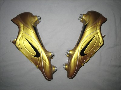 gold r9 boots