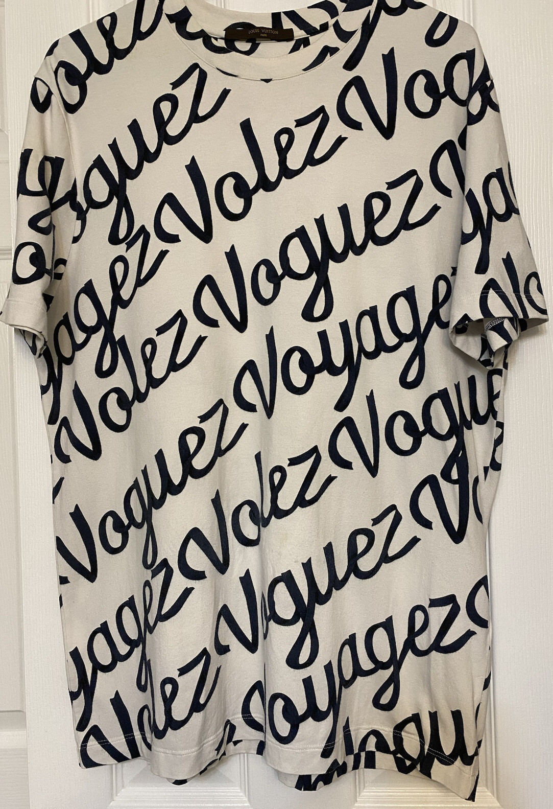 LOUIS VUITTON- VOLEZ VOGUEZ VOYAGEZ Tシャツ-