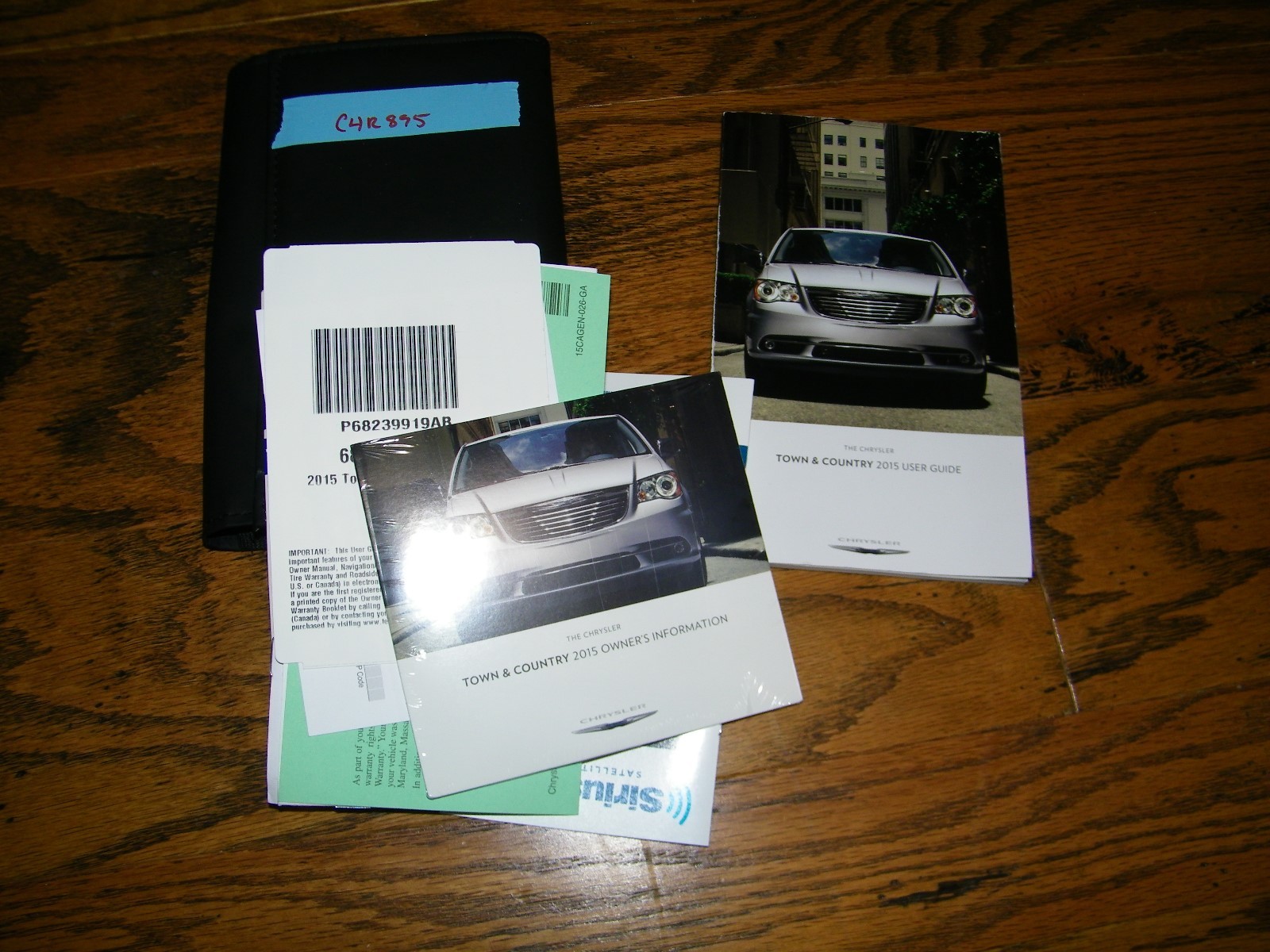 2015 Chrysler Town & Country owners manual with case Chr895