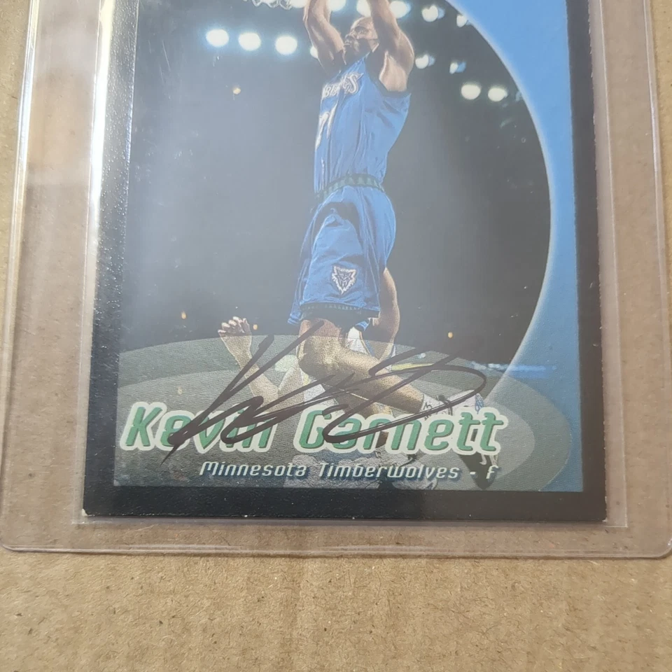 1999-00 Skybox Apex - #36 Kevin Garnett - Image 3 of 4
