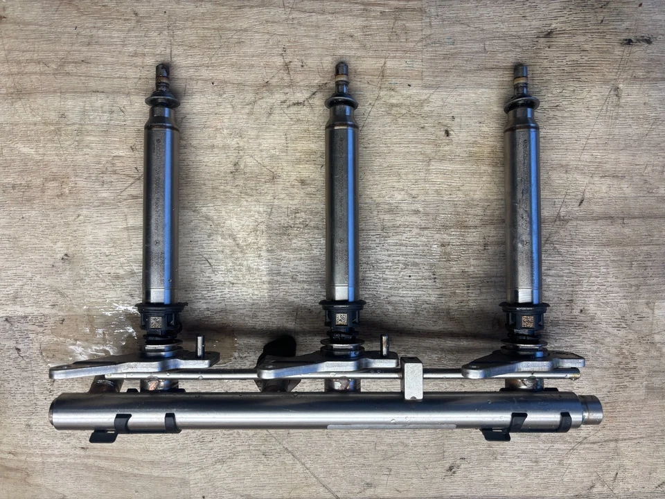 CARRIL DE INYECCIÓN DE GAS IZQUIERDO GENUINO MERCEDES BENZ CLS400 E400 GL450 OEM V6 3.0 Foto 2 de 4