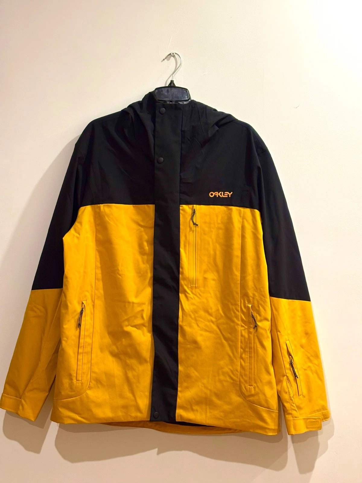 OAKLEY Men's Shell Snow Jacket Black and Yellow XL