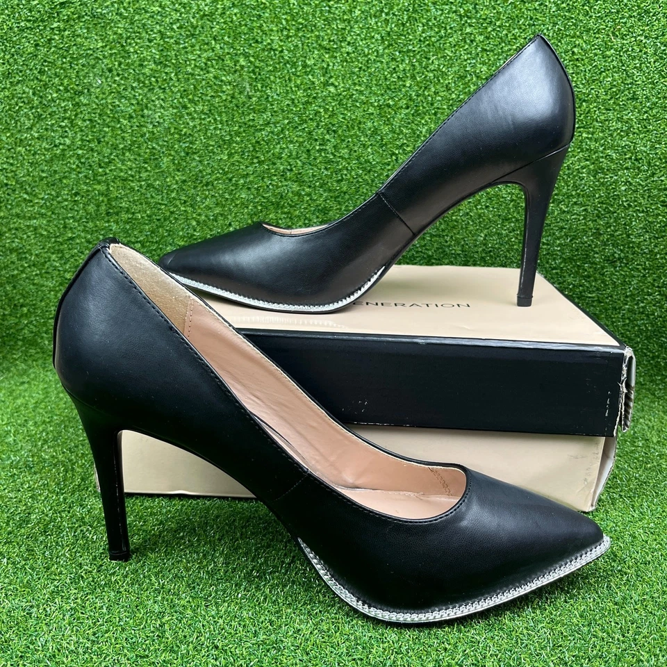 Bomba Harlia BCBGeneration negra imitación cuero puntiagudo detalle cadena talla 11 Foto 2 de 4