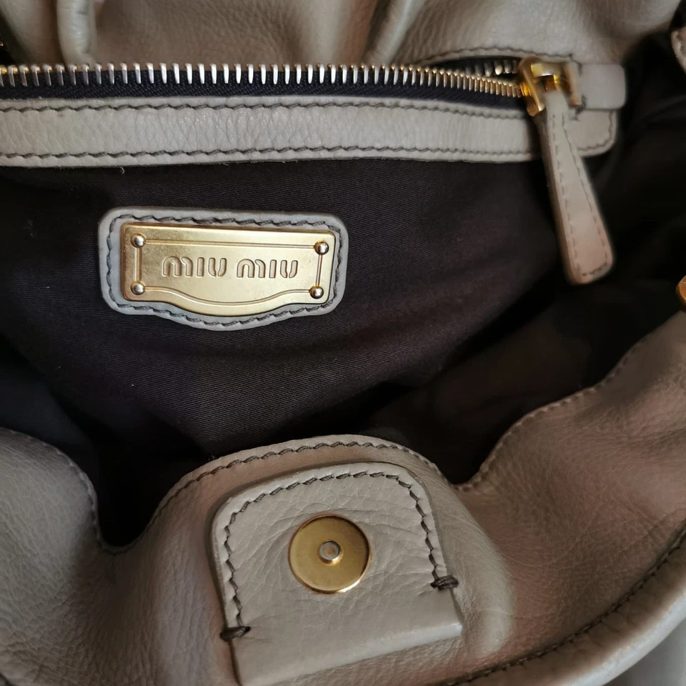 Trendige Miu Miu Handtasche, hochwertiges Leder,exklusives Design, avantgardisch - Bild 4 von 4