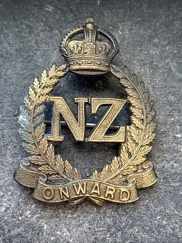New Zealand WW1 Genuine British Army Cap Badge. Sweetheart Brooched