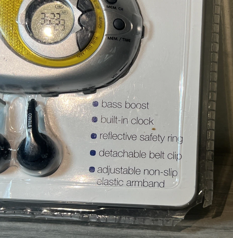 JENSEN SAB-55 - Digital AM/FM Stereo armband Radio w/ clock - NEW AND SEALED!!! - Image 2 of 4