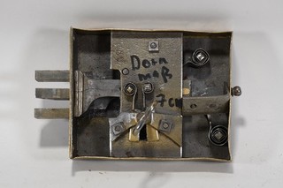 C72B06 Antikes Kastenschloss aus Messing und Eisen mit Schlüssel 19.Jh