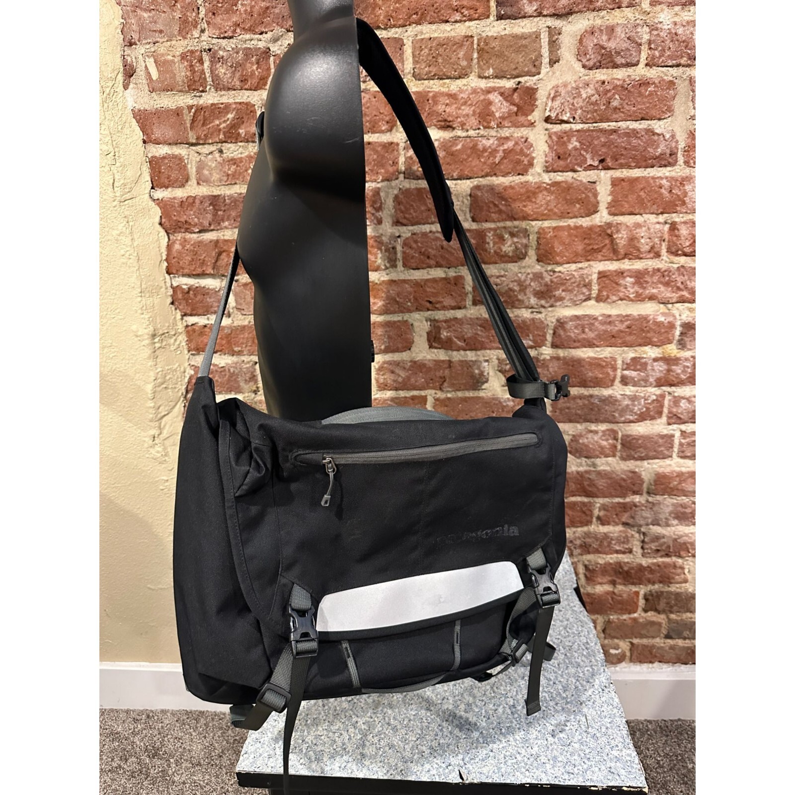 Patagonia Half Mass Messenger Bag Style 48316 Gem