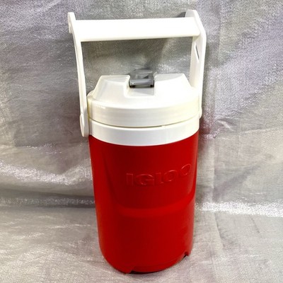 IGLOO 1/2 Gallon 64 oz Sport Beverage Jug Thermos with Hooks - Red