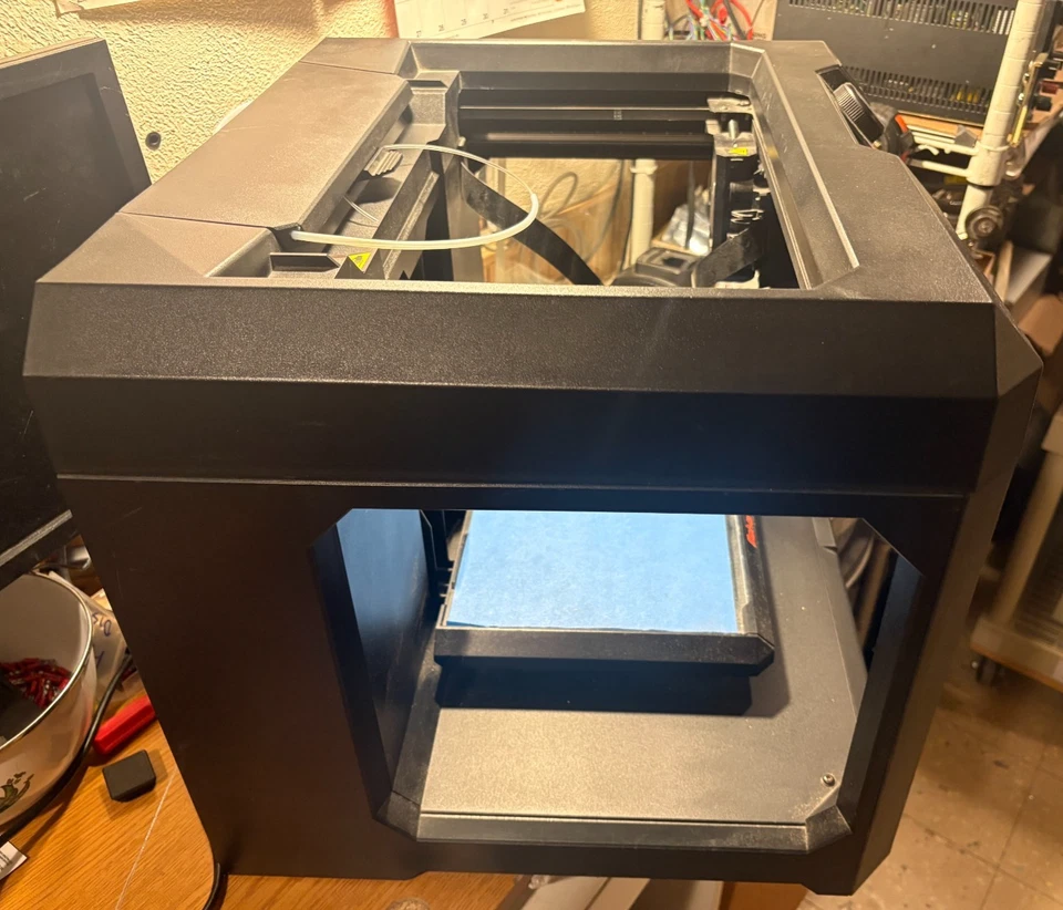 MAKERBOT Replicator Desktop 3D Printer w/ Smart Extruder+ Magnetic Print Head - Image 3 of 4