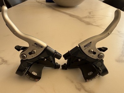 Shimano Deore LX ST-M570 STI Kompatibilität: 3 x 9-fach Schalthebel Bremshebel
