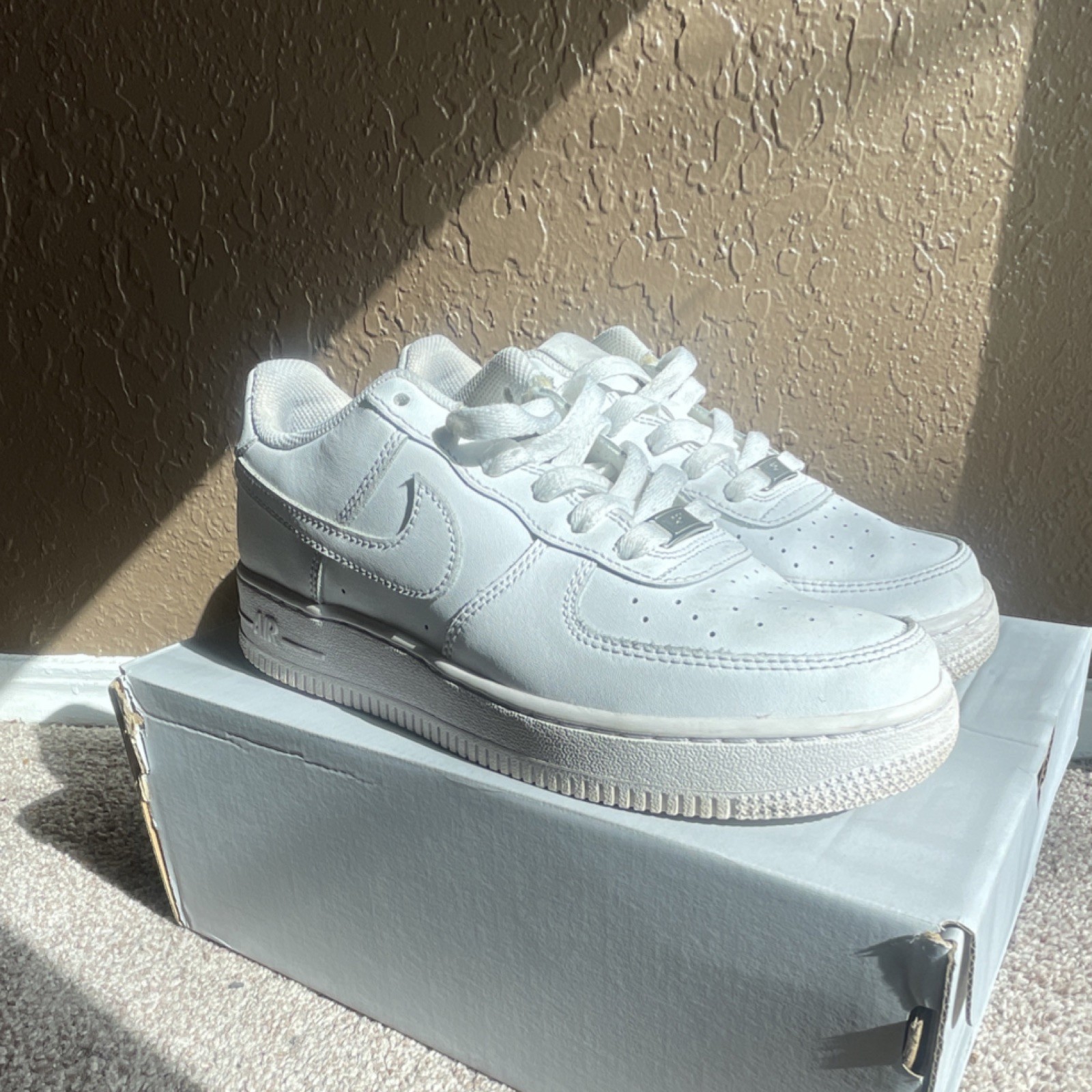 Nike Air Force 1 LE GS White 5.5Y Unisex Kids Sneaker FV5921-111
