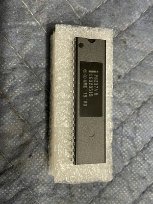 AMD Computer IC P8237A-5 L6320515 1970s