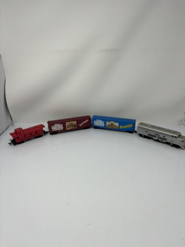 (4) HO Train Cars Gaines Gravy Train Box Cars, Caboose, Flat Car - Afbeelding 1 van 5