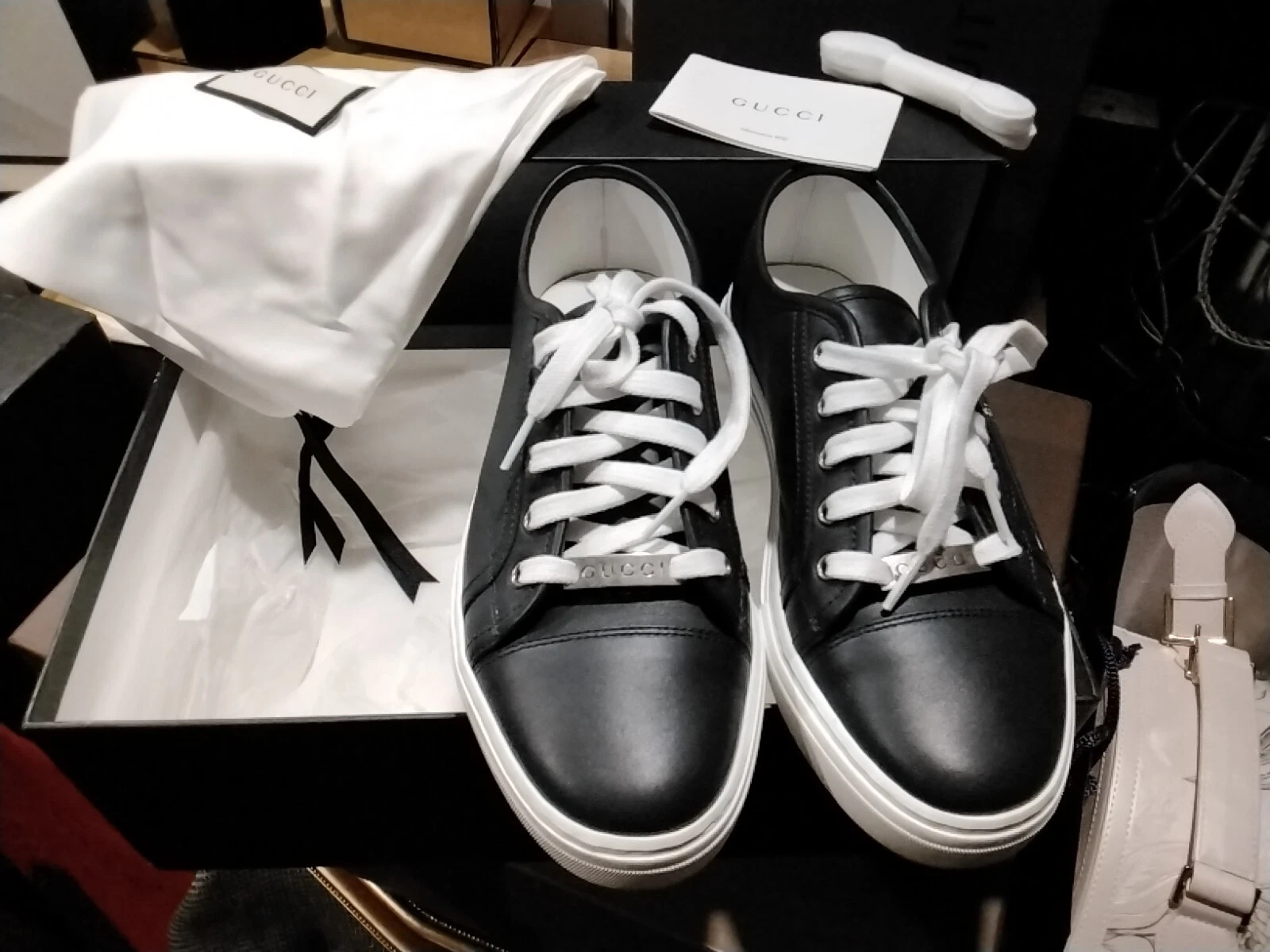 Baskets basses homme Gucci. Gucci unisexe HOMME taille 7... EU 41   bleu marine.