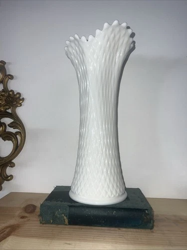 VTG 40s Westmoreland White Milk Glass Stretch Swung Style Diamond Quilt Vase 13”