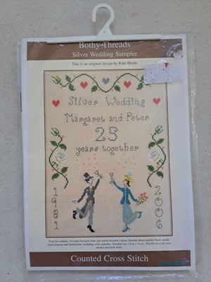 Bothy Threads SILBERHOCHZEIT MUSTER gezähltes Kreuzstich-Set von Kate Hoyle Brandneu in Verpackung