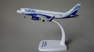 1/200 InDigo Airbus A320-200 Airplane Model w/ Landing Gears A320NEO Sharklets