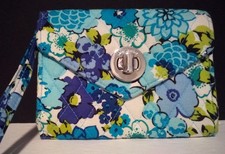 Vera Bradley Your Turn Smartphone Wristlet Wallet Blueberry Blooms Pattern NEW