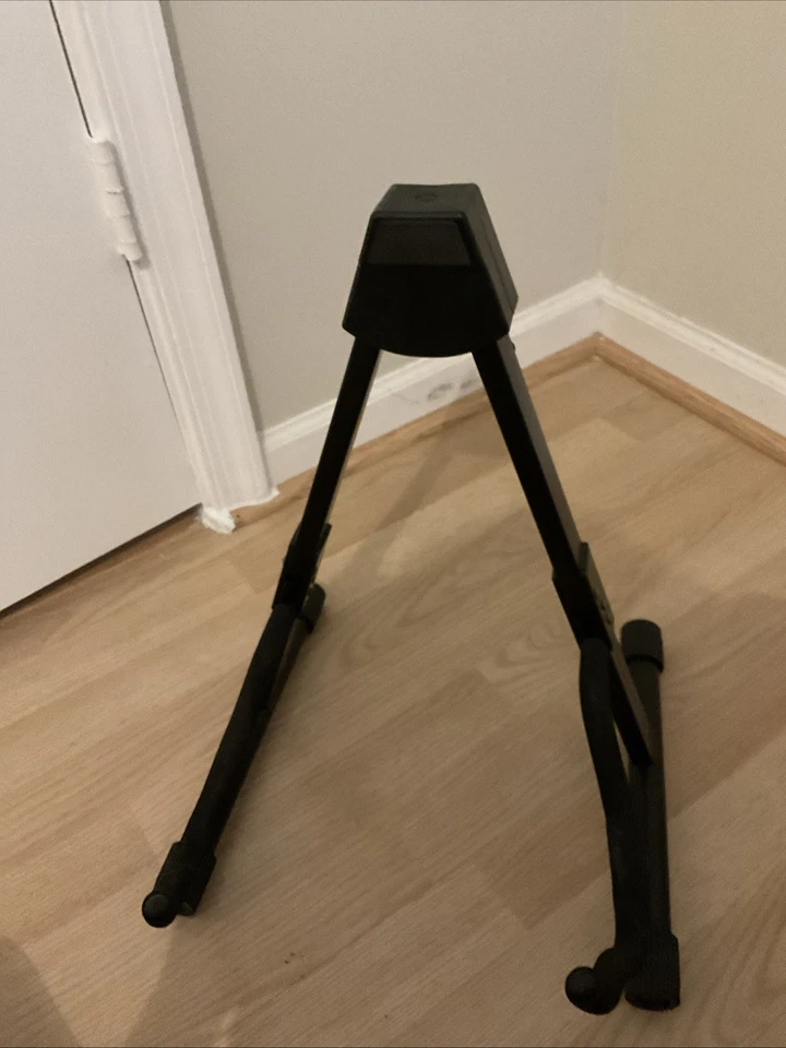 Zeny Electric Guitar Black and White 6 String with Stand (MISSING ONE STRING) - Image 3 of 4