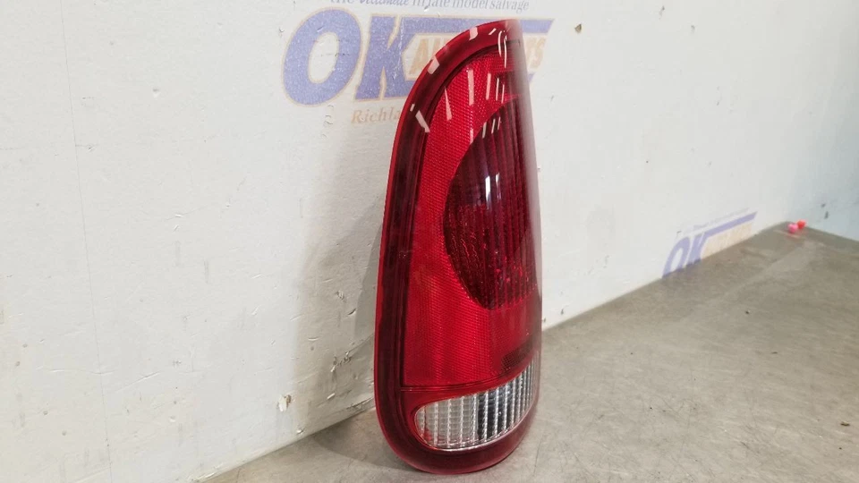 01 FORD F250 SUPER DUTY LUZ TRASERA LUZ TRASERA CONDUCTOR IZQUIERDO Foto 4 de 4