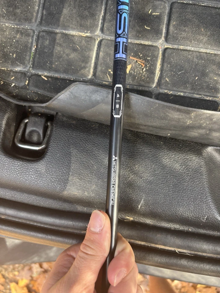 Mitsubishi Vanquish 4 Graphite Shaft + Adapter & Grip - Image 2 of 2