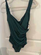 Jantzen Green Solid Surplice One-Piece Women  s Swimsuit Wide Strap Size 10
