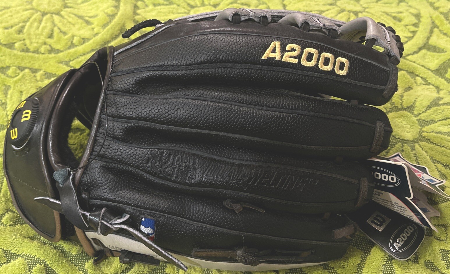 JapanWilson A2000 Pro Stock Superskin Dual Welting Dual Fit baseball