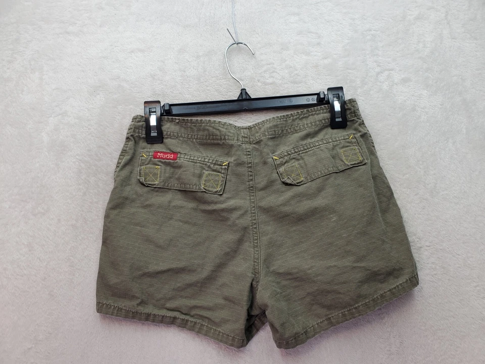 Mudd Shorts Women Size 1 Green 100% Cotton Pockets Flat Front Logo Grommet Waist - Image 2 of 4