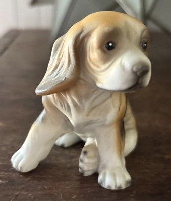 The Leonardo Collection Fine Porcelain Sitting Beagle Puppy Dog Collectable
