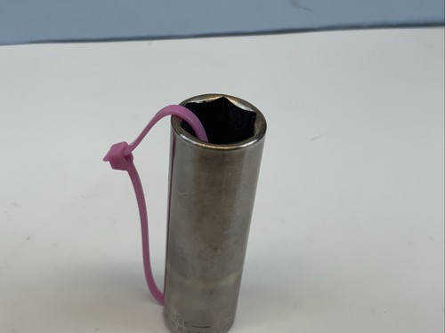 Craftsman G2D-45838 9/16in. 3/8 Drive 6pt Deep SAE Socket, Dual-marked, USA Pink - Picture 4 of 5